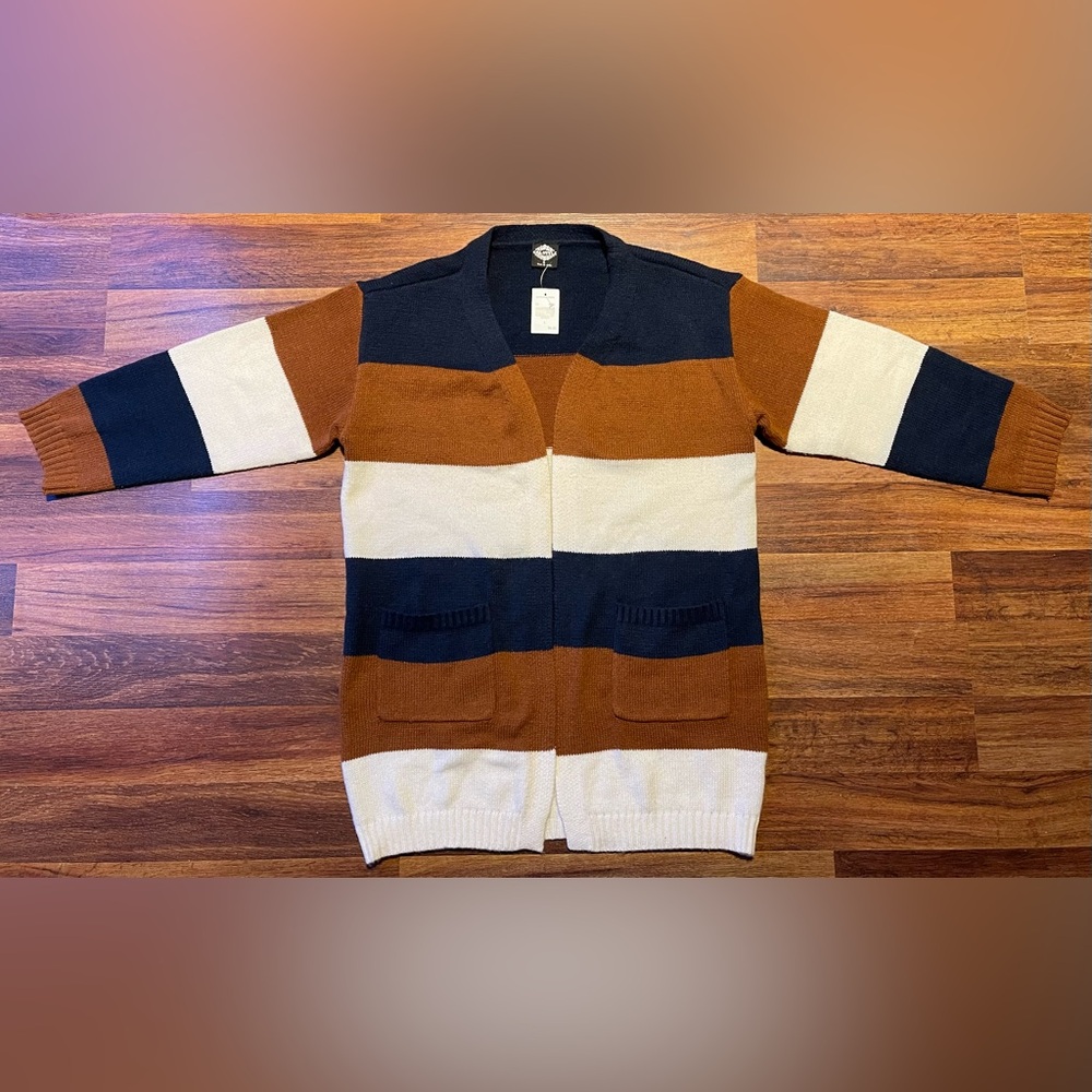 NWT women’s cardigan